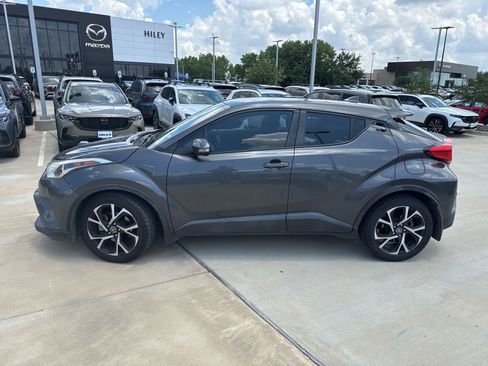 Used 2018 Toyota C-HR XLE FWD image 15