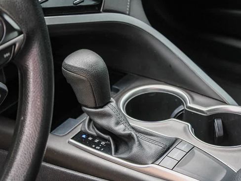 Used 2022 Toyota Camry LE FWD image 13
