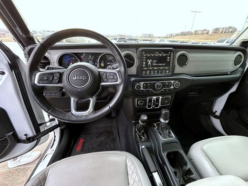 Used 2022 Jeep Wrangler Unlimited Sahara image 13