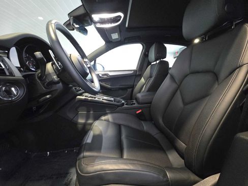 Used 2025 Porsche Macan AWD/4WD image 22