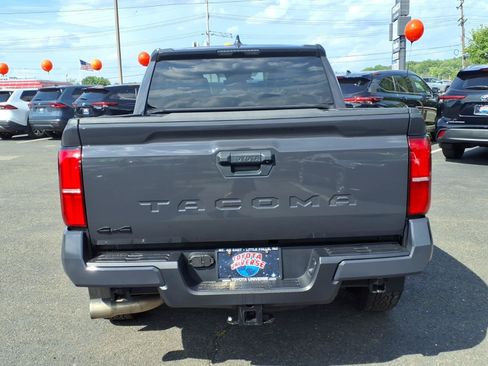 Certified 2024 Toyota Tacoma TRD Off-Road AWD/4WD image 5