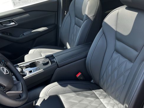 New 2026 Nissan Rogue Platinum AWD/4WD image 13