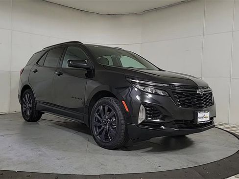 Used 2024 Chevrolet Equinox RS image 2
