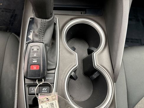 Used 2021 Toyota Camry LE image 20