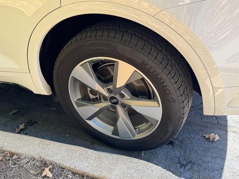 Used 2025 Audi Q5 2.0T Premium w/ Convenience Plus Package image 5