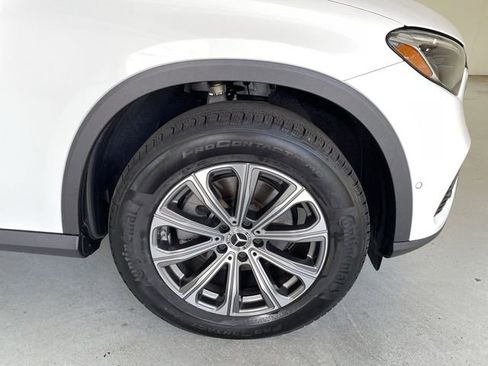 Used 2025 Mercedes-Benz GLC 300 4MATIC image 14