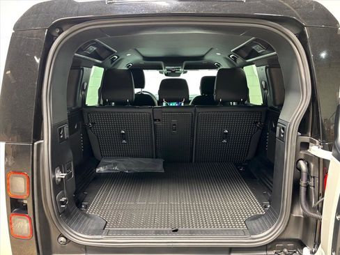 Used 2026 Land Rover Defender 110 X-Dynamic SE image 42