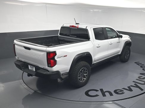 Used 2026 Chevrolet Colorado ZR2 w/ Technology Package AWD/4WD image 32