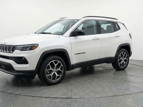 Used 2025 Jeep Compass Limited AWD/4WD image 3