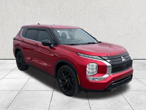 Used 2024 Mitsubishi Outlander SE Black Edition image 1