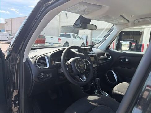 Used 2021 Jeep Renegade Latitude FWD image 7
