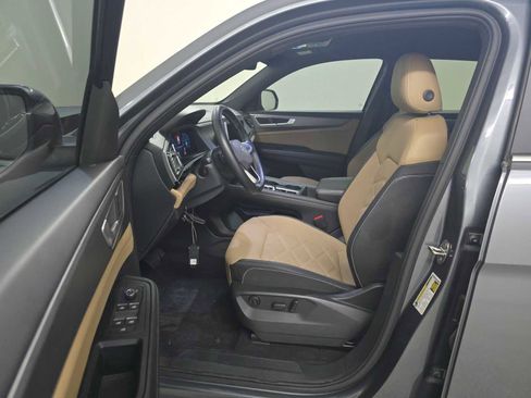 Used 2024 Volkswagen Atlas Cross Sport SE image 7