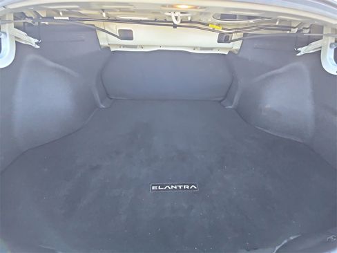 Used 2025 Hyundai Elantra SE image 27