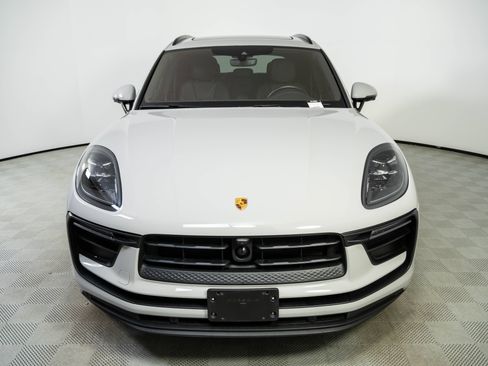 Certified 2023 Porsche Macan AWD/4WD image 35