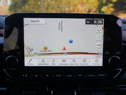 Used 2025 Nissan Pathfinder Platinum image 10