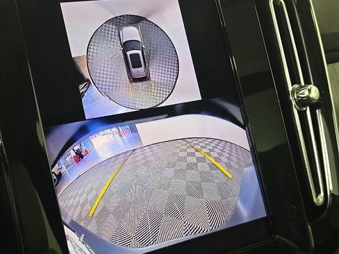 Certified 2024 Volvo XC40 B5 Plus w/ Climate Package image 27