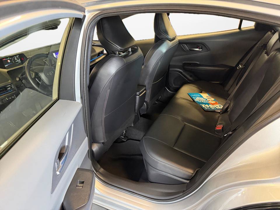 Certified 2025 Toyota Prius XLE FWD image 16