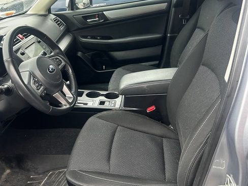Used 2017 Subaru Outback 2.5i Premium AWD/4WD image 5