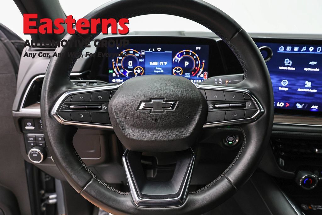 Used 2025 Chevrolet Suburban Z71 AWD/4WD image 10