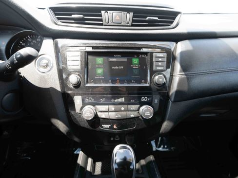 Used 2018 Nissan Rogue SL AWD/4WD image 17