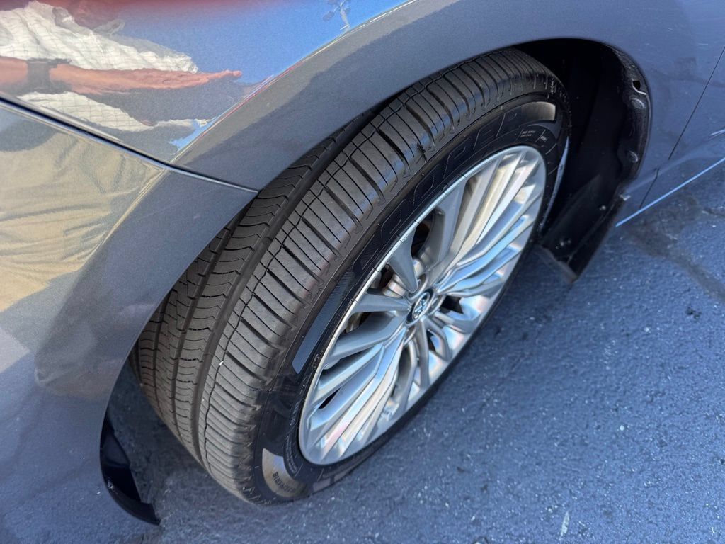 Used 2019 Toyota Avalon Limited w/ Advanced Safety Package FWD image 38