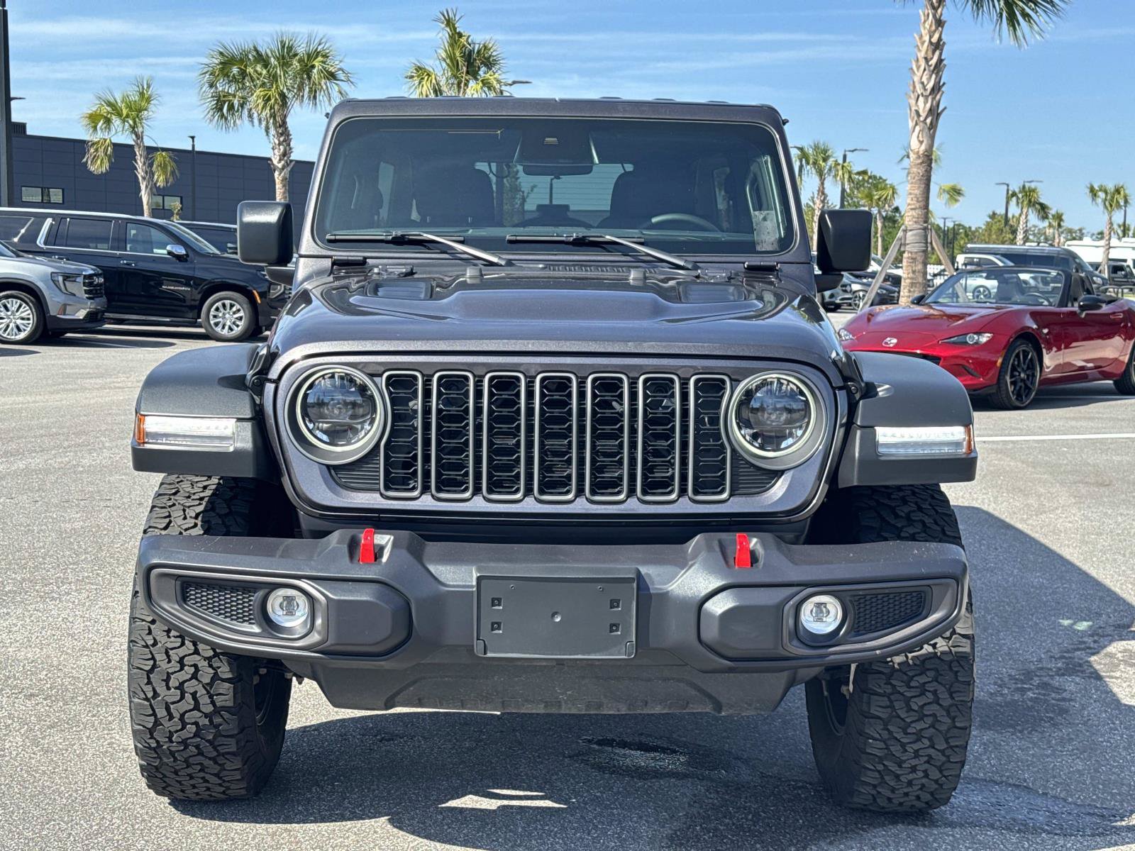 Used 2025 Jeep Wrangler Unlimited Rubicon w/ Convenience Group AWD/4WD image 8