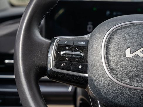 Used 2025 Kia Carnival image 27