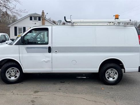 Used 2011 Chevrolet Express 2500 image 8