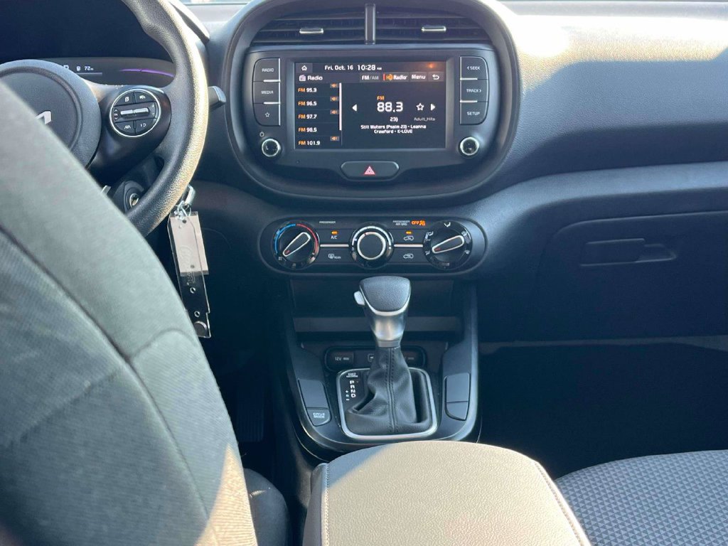 Used 2025 Kia Soul LX w/ LX Technology Package FWD image 3