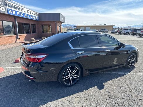 Used 2017 Honda Accord Touring image 6