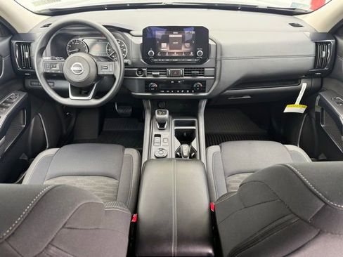 Used 2025 Nissan Pathfinder S image 27