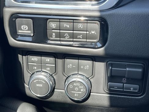 New 2026 GMC Yukon XL Denali w/ Denali Reserve Package AWD/4WD image 22
