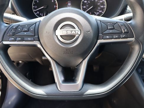 Used 2024 Nissan Sentra SV FWD image 11