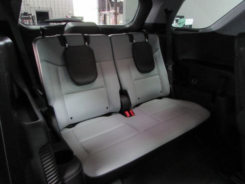 Used 2021 Ford Explorer XLT w/ Equipment Group 202A AWD/4WD image 21