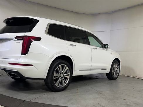 Used 2023 Cadillac XT6 Premium Luxury image 7