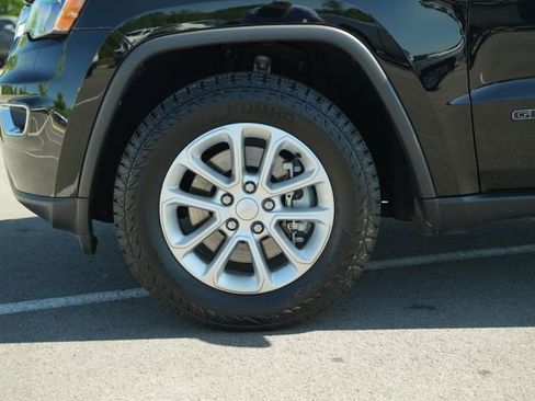 Used 2022 Jeep Grand Cherokee Laredo E RWD image 11