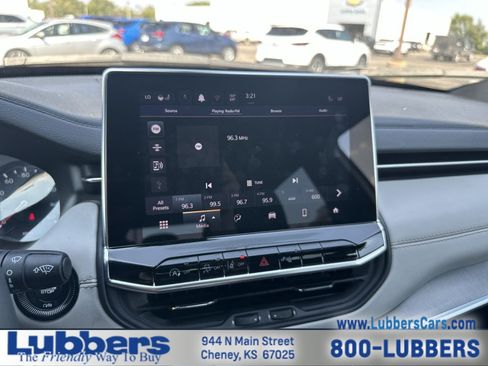 Used 2025 Jeep Compass Limited AWD/4WD image 15