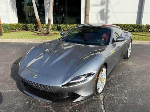Used 2021 Ferrari Roma RWD image 7