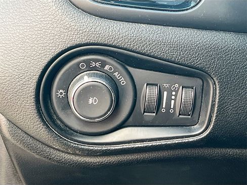 Used 2019 Jeep Renegade Altitude w/ Quick Order Package 2XM image 10