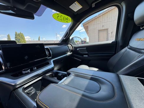 Used 2025 Ford Expedition Tremor AWD/4WD image 19