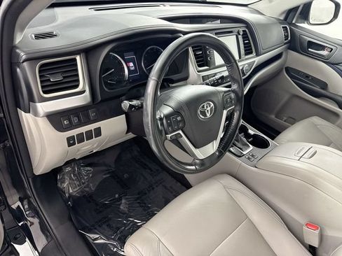Used 2017 Toyota Highlander XLE AWD/4WD image 24
