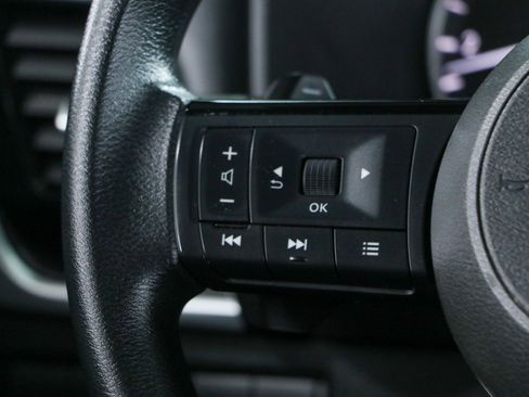 Used 2023 Nissan Rogue SV FWD image 13