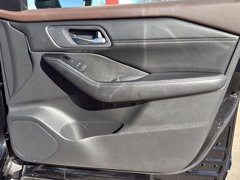 Used 2023 Nissan Rogue SL w/ SL Premium Package image 36