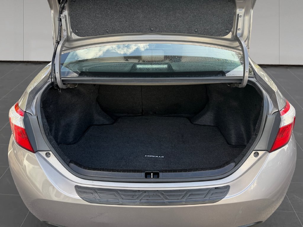 Used 2014 Toyota Corolla LE FWD image 19