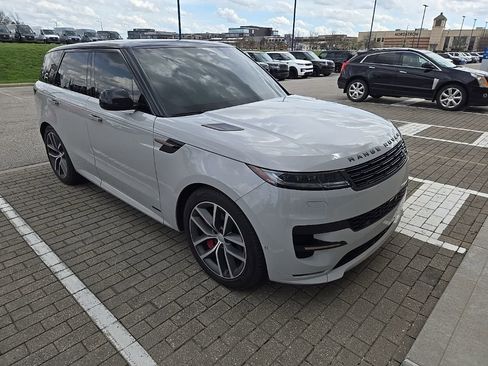 Certified 2025 Land Rover Range Rover Sport Autobiography image 3
