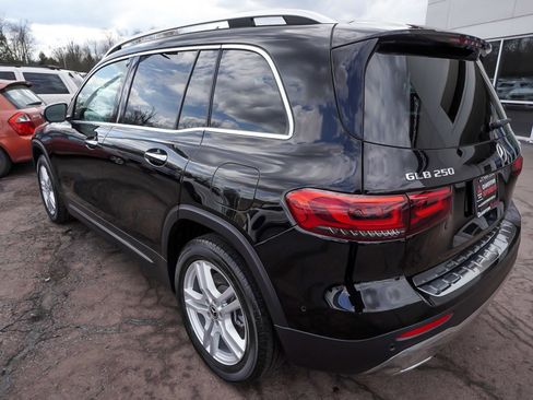 Used 2023 Mercedes-Benz GLB 250 4MATIC w/ Premium Package image 4