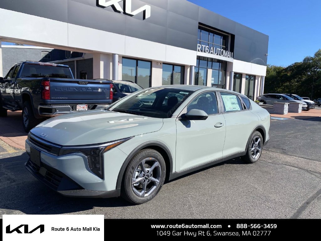 New 2026 Kia K4 FWD image 1