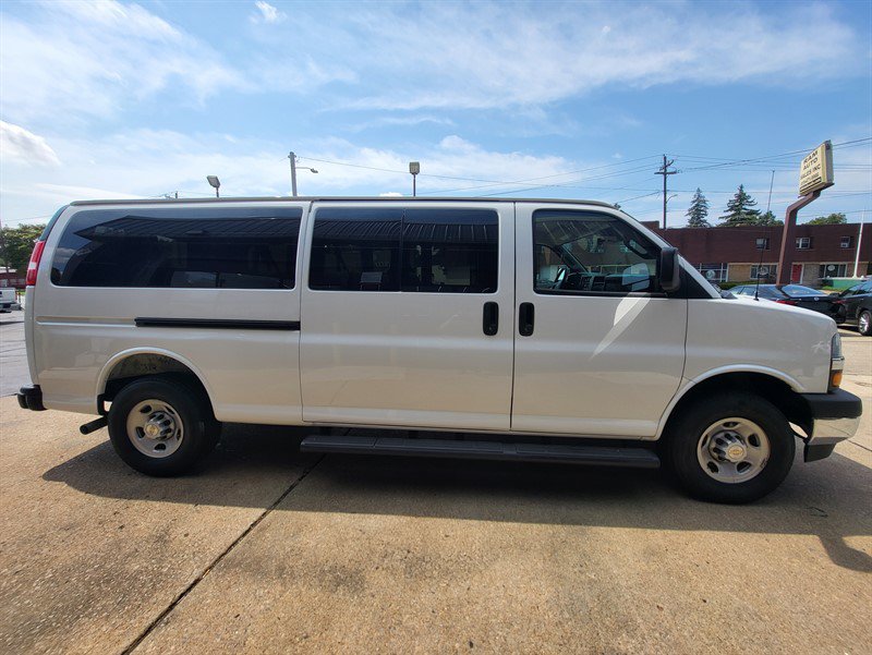 Used 2025 Chevrolet Express 3500 LS w/ Chrome Appearance Package RWD image 8