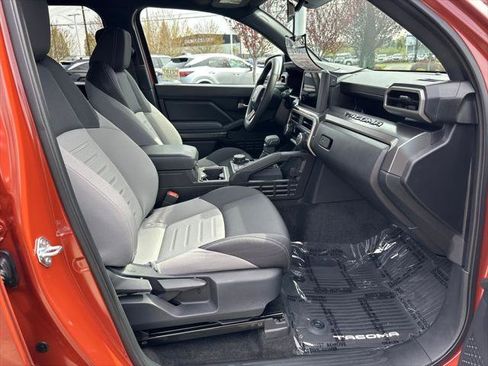 Certified 2025 Toyota Tacoma TRD Off-Road AWD/4WD image 17