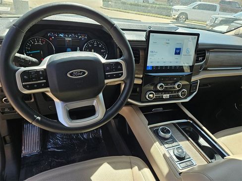 Used 2024 Ford Expedition Limited image 19